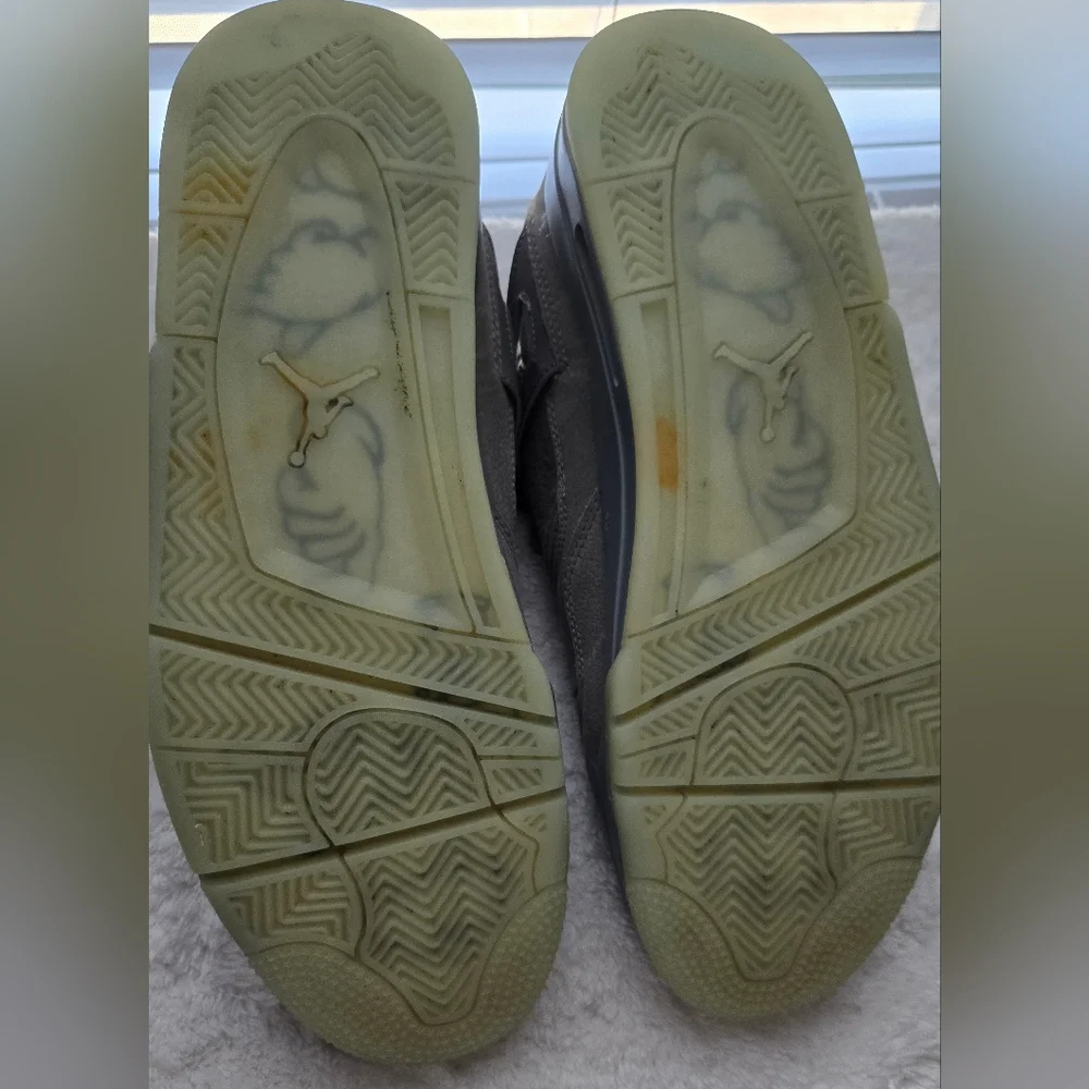 Air Jordan 4 Retro KAWS